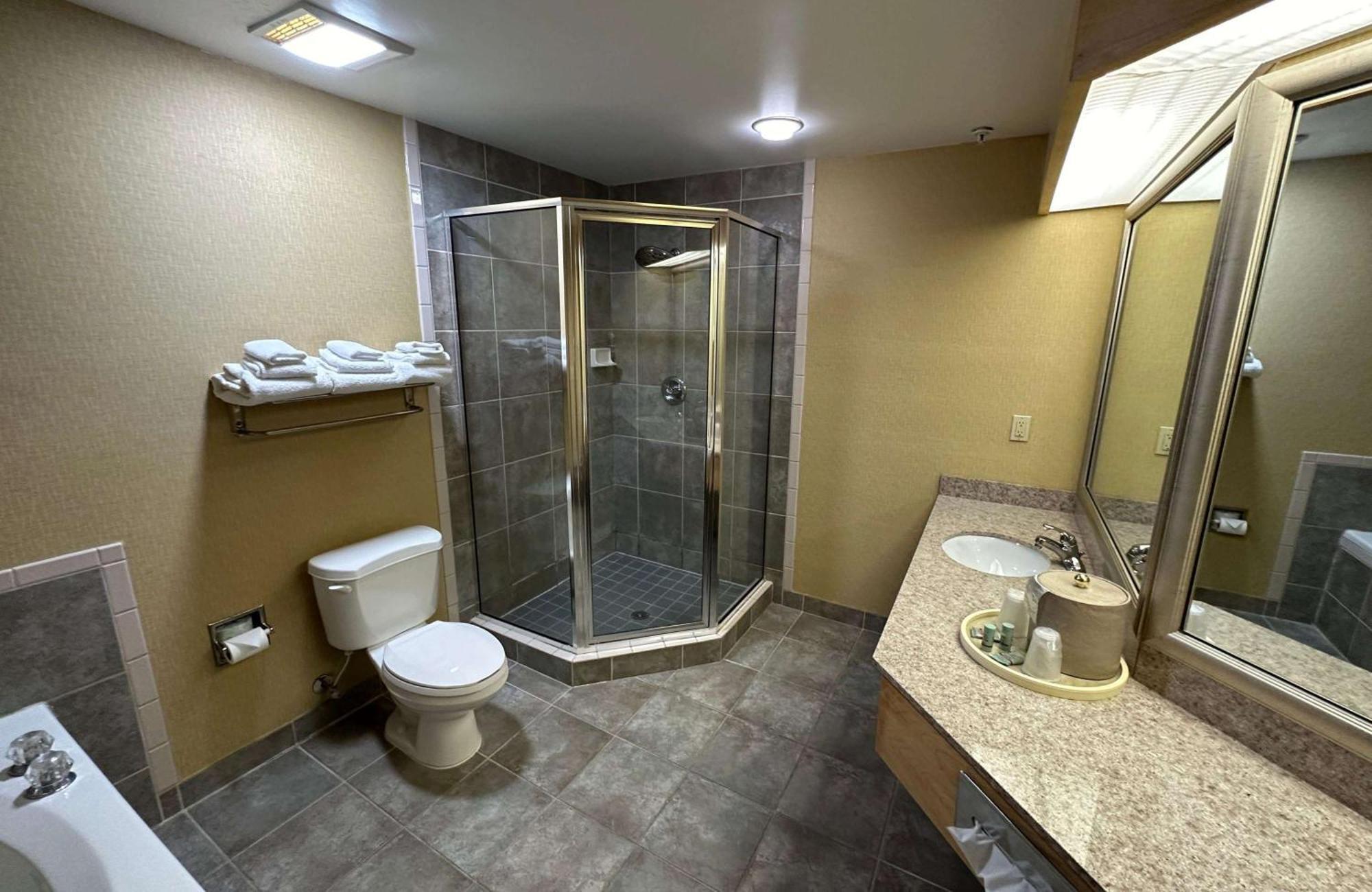 Best Western Circus City Inn Peru Екстериор снимка