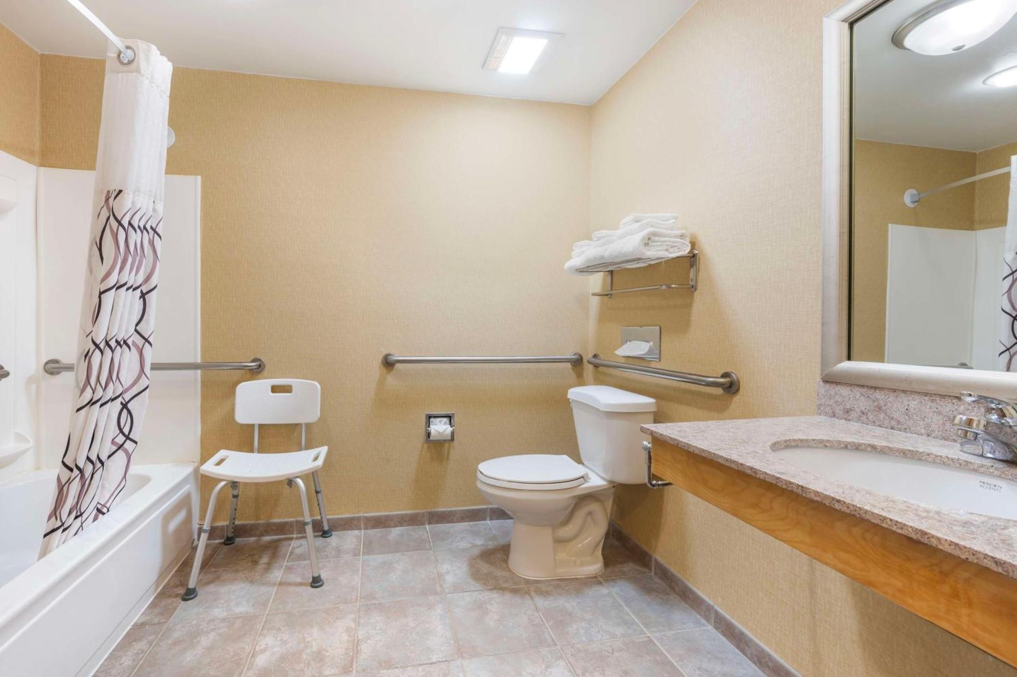 Best Western Circus City Inn Peru Екстериор снимка